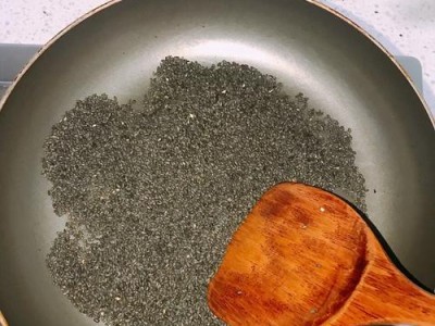 草金鱼的饲料选择（以芝麻为主要饲料喂养草金鱼的优势和营养需求）